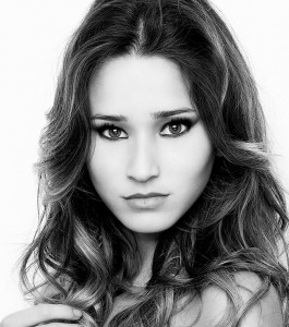 Deyaneira participó en una audición en la que resultó vencedora en la categoría Top Model.