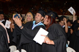 Pioneros reciben su grado con alegría y regocijo.